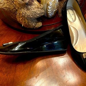 Balandino Black Patten size 8 wedge heel gold buckle pumps